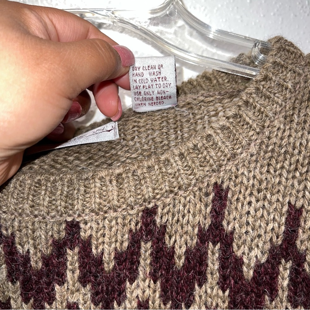 Traditions 90's wool knit Fair Isle sweater in a tan/beige color - Picture 7 of 9